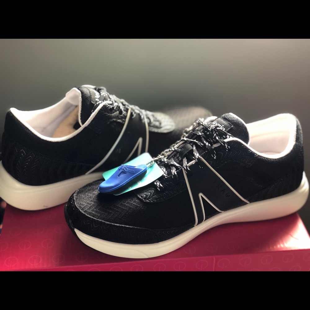 Traq tennis shoes brand new!